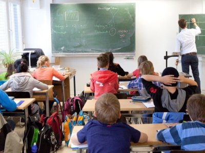 Almaniyada təhsil nazirindən miqrant şagirdlərə kvota təklifi