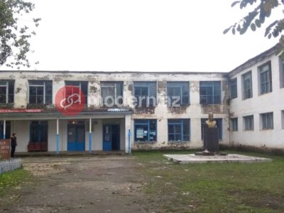 Şabranda ər arvadını məktəbdə müəllimlərin önündə bıçaqladı