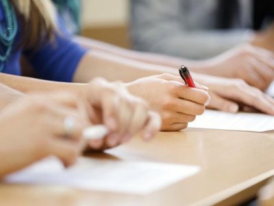 Semestr imtahanları: "Nəzəri yox, praktiki bilik əsas olmalıdır"