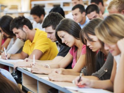 Polşada beynəlxalq tələbələr üçün dil və qəbul şərtləri sərtləşdirilib