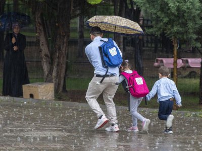 Güclü yağışa görə məktəblər bağlandı