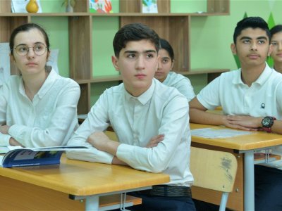 Oğlanlar təhsildə niyə geriləyir? - SƏBƏBLƏR