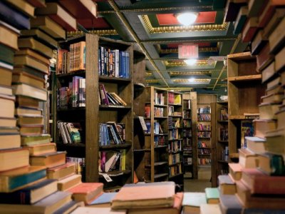 Rəqəmsal dövrdə kitab sevgisi - müəllim uşaqları kitabxanaya necə qaytardı?