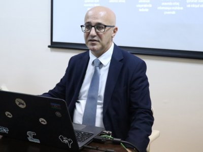 Diasporla İş üzrə Dövlət Komitəsinin şöbə müdiri Azərbaycan Universitetinin tələbələri ilə görüşüb