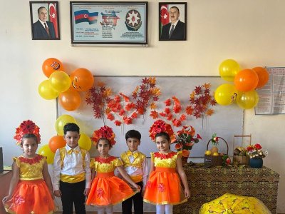 Sevgidən payız düzəldən balacalar - FOTOLAR