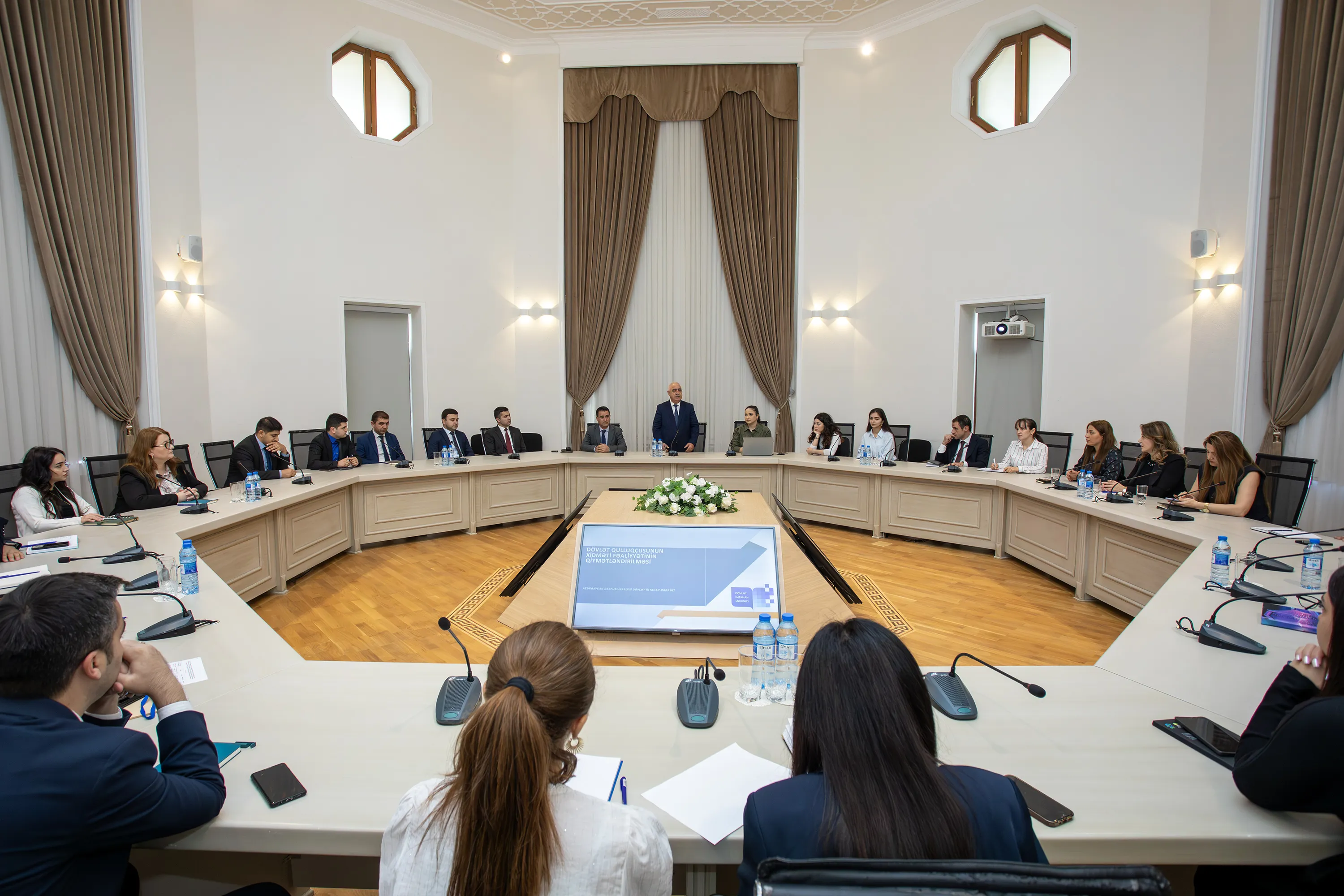 Dövlət qulluqçuları üçün təlim keçirilib