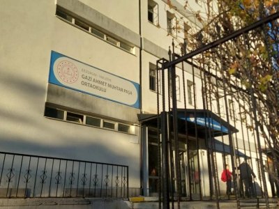 Türkiyədə məktəbdə yaşanan izdihamda 21 şagird yaralanıb