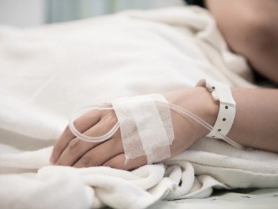 Elektrik cərəyanı vuran 21 yaşlı şəxs xəstəxanada ölüb