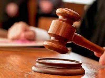 14 yaşlı qızın əməliyyatda ölməsi ilə bağlı iki həkimə hökm oxundu