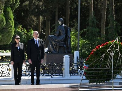 Prezident və birinci xanım Heydər Əliyevin məzarını ziyarət ediblər