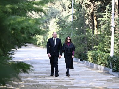 Prezident və birinci xanım Heydər Əliyevin məzarını ziyarət ediblər