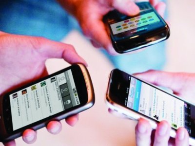 “Telefon uşaqları tərbiyə edir, biz yox”- məktəbdən xəbərdarlıq