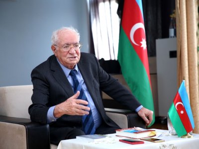 Vahid Əziz “Şərəf” ordeni ilə təltif edilib