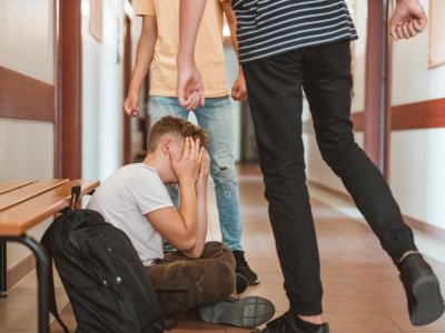 Məktəbdə dava:10-cu sinif şagirdi yoldaşına xəsarət yetirdi