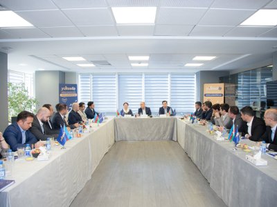 Emin Əmrullayev beşinci “Yüksəliş”in qalibləri ilə görüşüb