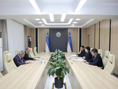 Emin Əmrullayev özbəkistanlı həmkarı ilə görüşüb