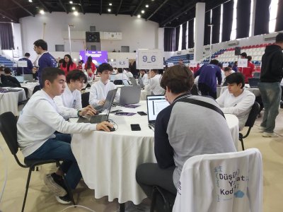 Məktəblilərarası Milli Hakaton finala doğru