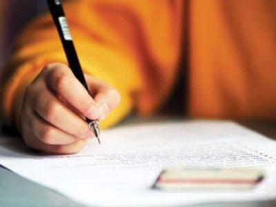 Universitetlər köhnə qaydalara sadiqdir - "Əl yazısı praktika ilə əvəzlənsin"