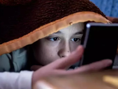 Yeniyetmələrdə sosial media asılılığı artır - ARAŞDIRMA