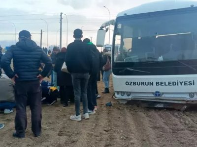 Məktəbli avtobusu TIR-la toqquşdu - 14 yaralı