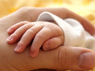 Rusiyada gənc ana körpəsini boğaraq öldürüb