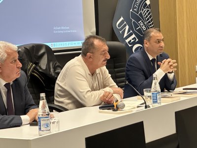 UNEC-də akademik Muxtar İmanov və şair Rüstəm Behrudi ilə görüş keçirilib