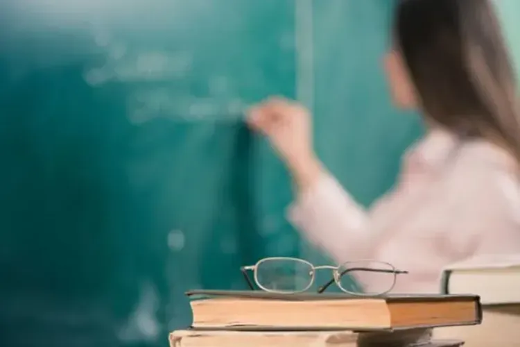 Müəllim məktəbdə vəfat etdi - FOTO