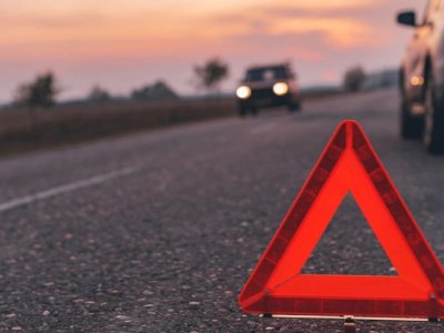 Qubada sərnişin avtobusu ana və övladını vurub