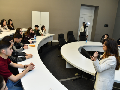 ADNSU-da effektiv kommunikasiya ilə bağlı təlim keçirilib