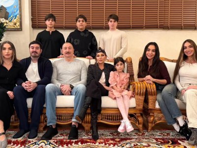 İlham Əliyev ad günündə ailəsi ilə birlikdə -&nbsp;FOTO
