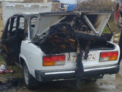 Siyəzəndə avtomobil yandı - 2 yaşlı uşaq öldü