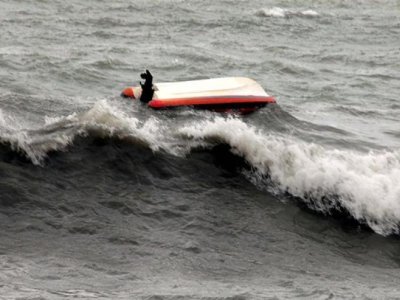 Şimali Sidney sahilində qayıq aşıb: 14 yaşlı oğlan itkin düşüb