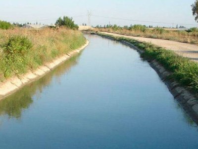 Maşın kanala düşdü&nbsp;- 2-si azyaşlı olmaqla 4 nəfər xilas edildi