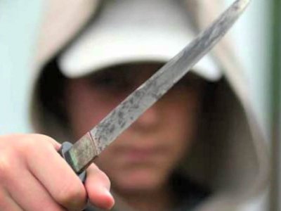 Gəncədə yeniyetmə bıçaqlanıb