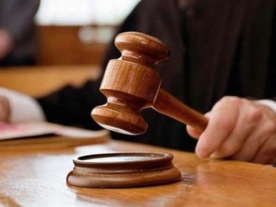 Atasını öldürən yeniyetməyə hökm oxunub