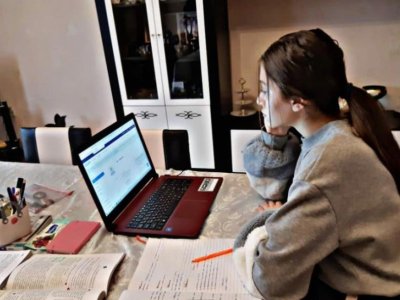 Tehranda məktəblər distant təhsilə keçir