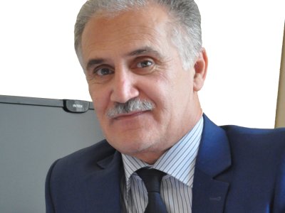 Əsl müəllim haqqında oçerk...