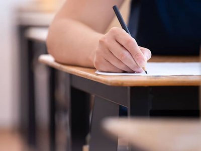 İmtahanda esse tələbi: &ldquo;Xarici dili öyrədiriksə, səviyyəni yüksəltməliyik&rdquo;