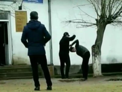 Məktəb direktoru şagirdi döyüb?&nbsp;-&nbsp;Açıqlama