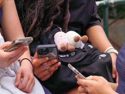 İspaniyada yeniyetmələrə&nbsp;sosial şəbəkə qadağan ediləcək