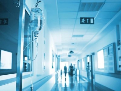 Şagirdin güllələdiyi müəllim əməliyyat olunub, vəziyyəti orta-ağırdır