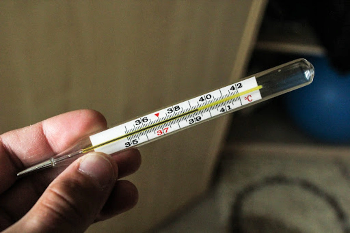 Qızdırmadan ölən qızın babası: "Həkimlər deyirdilər ki, uzağı 20 yaşınadək yaşayacaq"