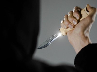 Bakıda tələbə qız bacısını bıçaqlayıb