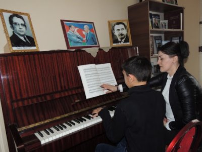 İbtidai siniflərdə musiqi dərsliyində nəzəriyyə olmayacaq
