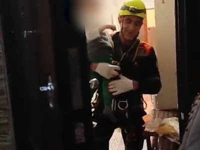 Evdə&nbsp;köməksiz qalan azyaşlı&nbsp;xilas edildi