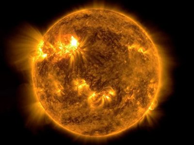 Günəşdə güclü partlayış baş verib