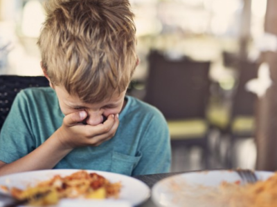 Uşaqlarda qida zəhərlənməsi: pediatr təhlükəli əlamətləri&nbsp;AÇIQLADI