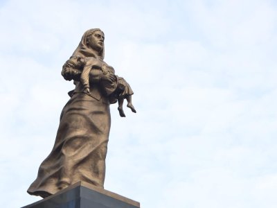 Bakıdakı "Ana harayı" abidəsini ziyarət edilib