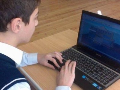 Uşaqlara internetdən qorumaq yox, düzgün istifadə öyrədilməlidir