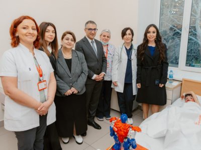 Leyla Əliyeva Bakıda Uşaq Klinik Xəstəxanasını ziyarət edib